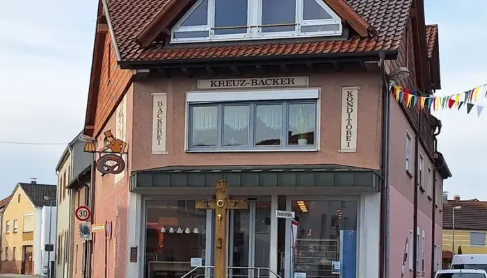 Motto des Meisterbetriebs: „Backwaren täglich frisch und lecker von ihrem Schiecke-Bäcker“