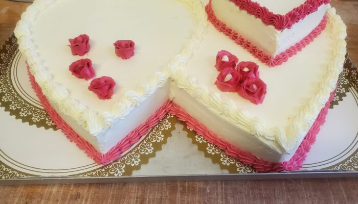 Herztorte nach Wunsch – mit Liebe, Erfahrung und Meisterhand gebacken - Kreuz-Bäcker Reilingen - Backen mit Hand, Liebe und Leidenschaft.